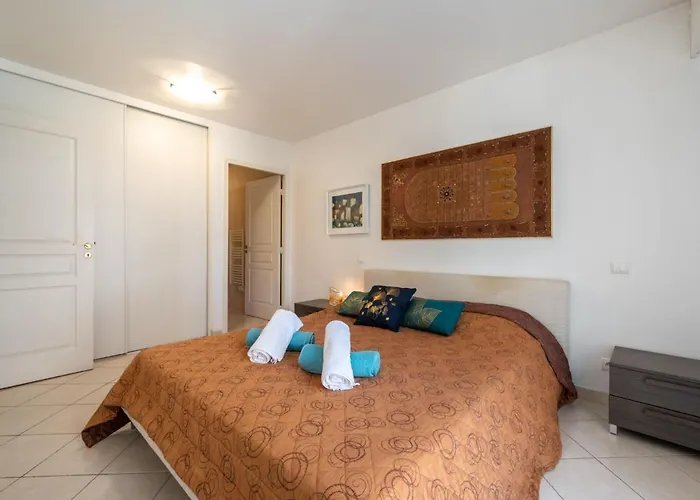 Apartamento Les Allees Du Cap-2 By Interhome *