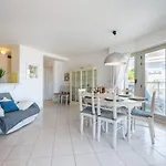 公寓 Les Allees Du Cap-2 By Interhome
