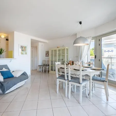 Апартаменты Les Allees Du Cap-2 By Interhome