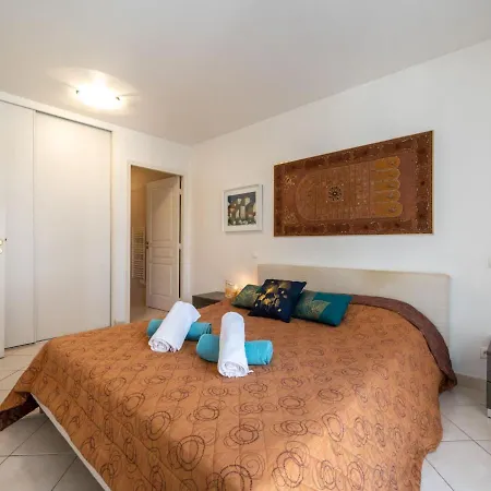 Apartmán Les Allees Du Cap-2 By Interhome *