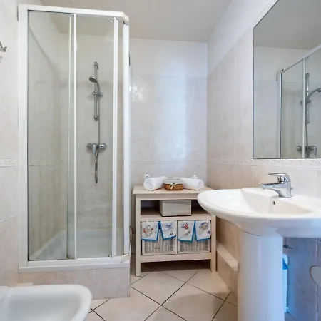 公寓 Les Allees Du Cap-2 By Interhome