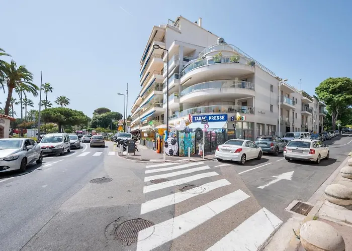 Les Allees Du Cap-2 By Interhome 公寓